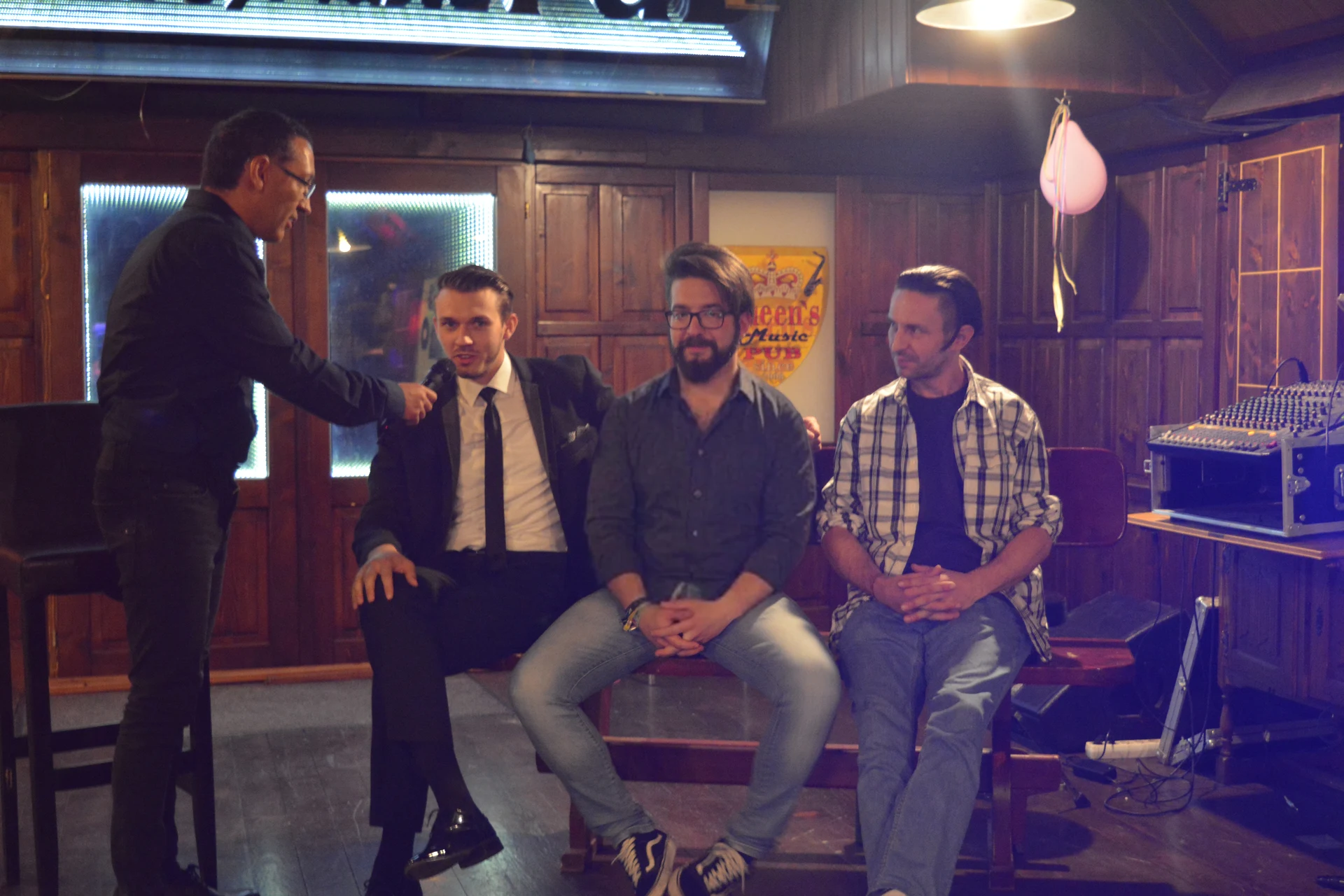 Queen's Music Pub vetítés utáni filmest